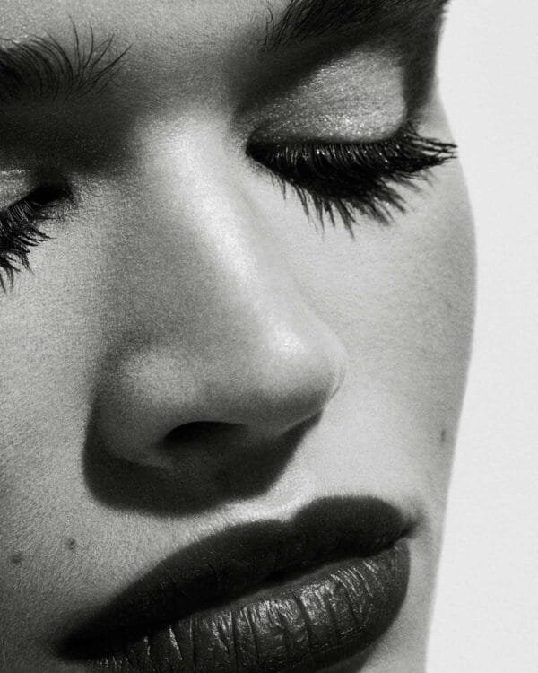 FULL FRONTAL VOLUME, LIFT & CURL MASCARA - Image 2